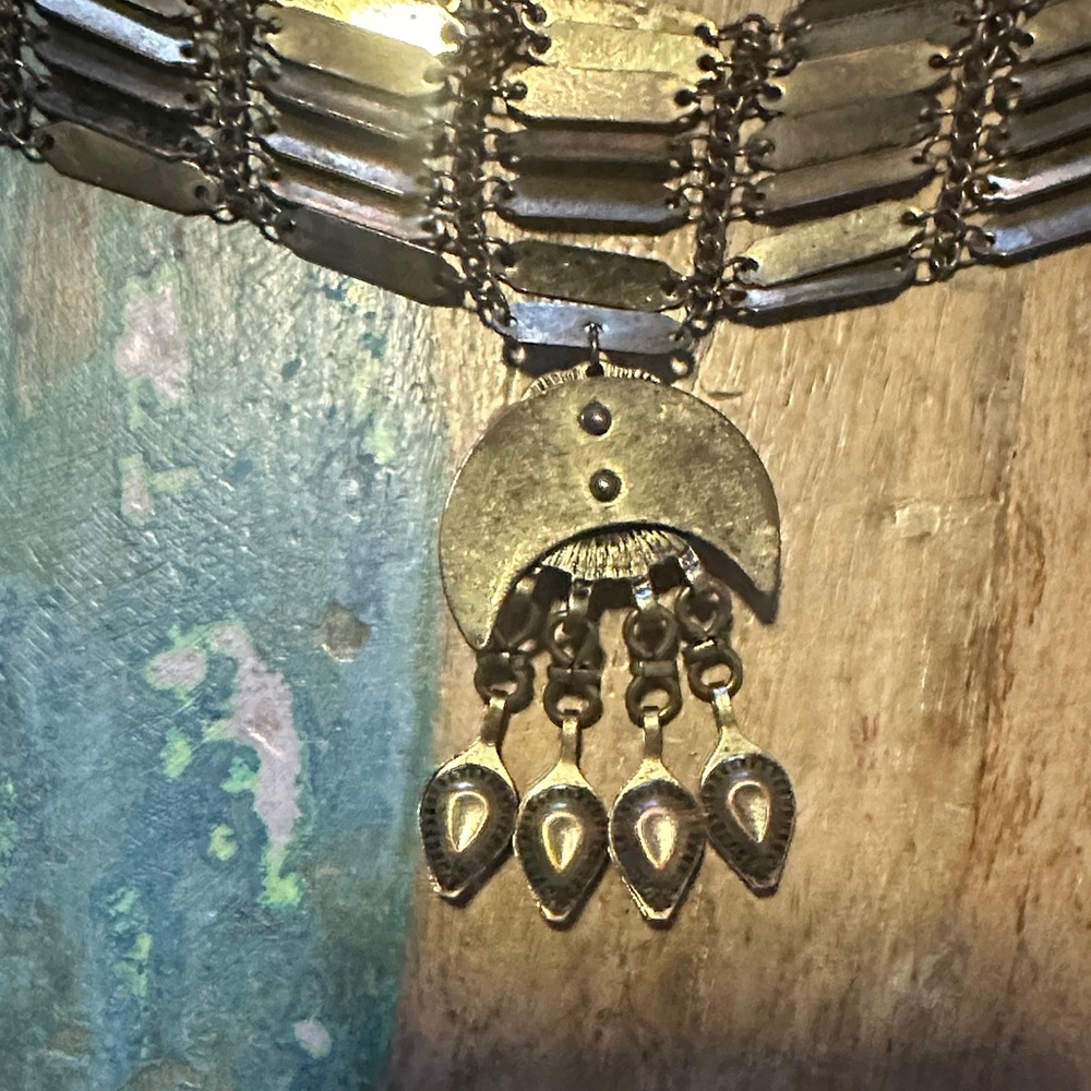 Free People vintage  brass  choker Necklace preowned - Picture 7 of 8